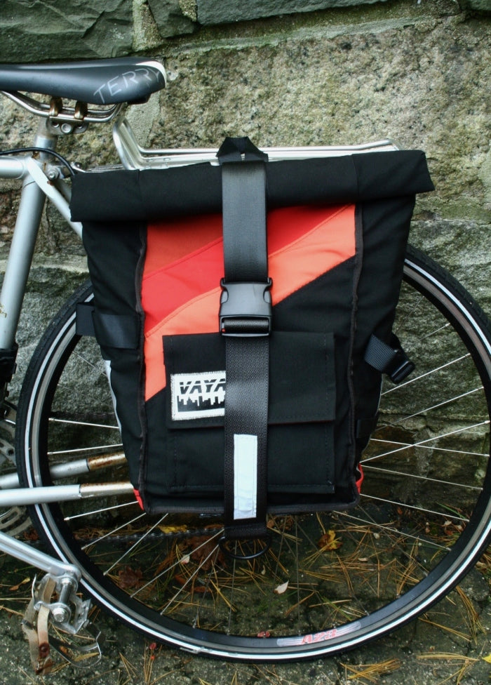 DIAGONAL STRIPED PANNIER