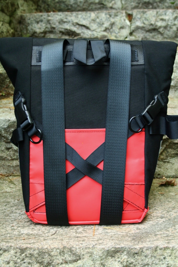 DIAGONAL STRIPED PANNIER