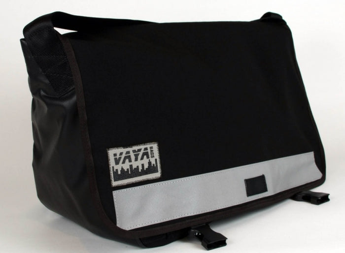 STANDARD WIDE CLASSIC BLACK MESSENGER