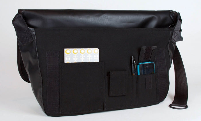 CLASSIC BLACK STANDARD MESSENGER BAG