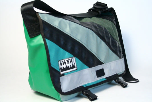 GO GREEN PETITE MESSENGER BAG