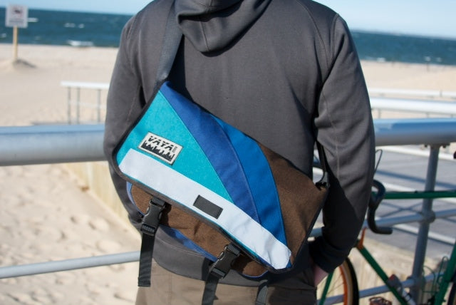 OCEAN SUNBURST PETITE MESSENGER BAG