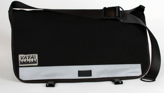 STANDARD WIDE CLASSIC BLACK MESSENGER