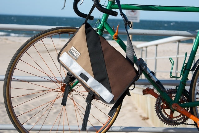 BROWN PETITE MESSENGER BAG