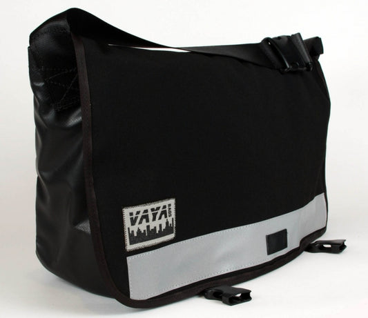 CLASSIC BLACK STANDARD MESSENGER BAG
