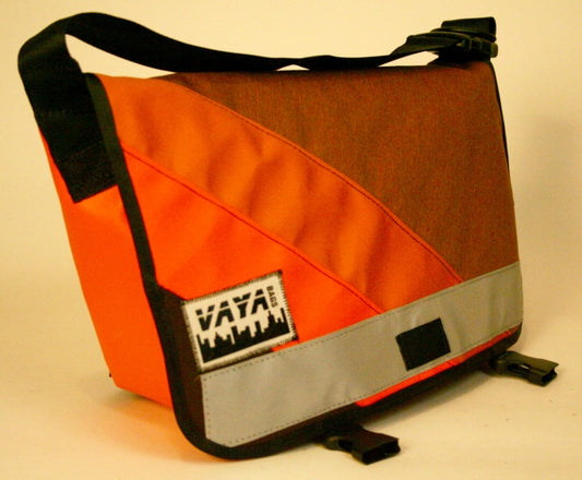 PUMPKIN SPICE PETITE MESSENGER