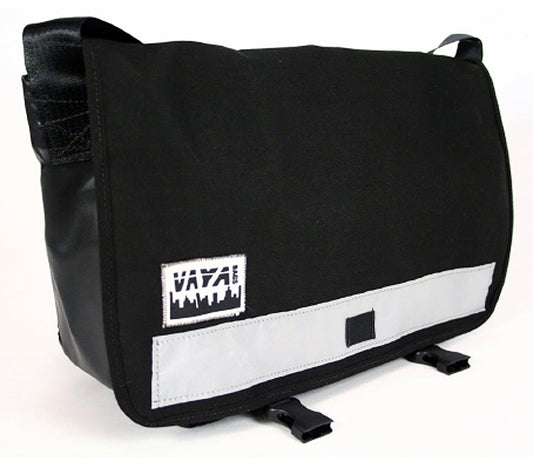 CLASSIC BLACK MEDI MESSENGER